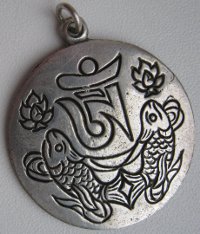 Купить Подвеска ОМ и Рыбки (белый металл) в интернет-магазине Dharma.ru